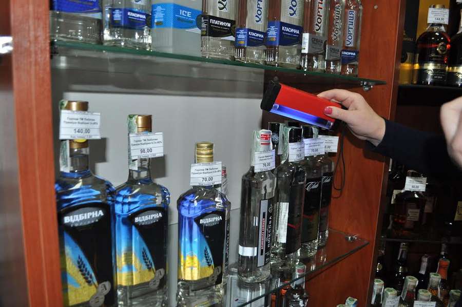 Фіскали перевірили магазин депутата Луцькради (фото)