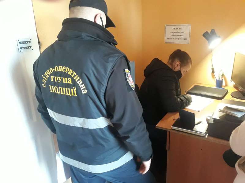 Луцькі прикордонники не пустили в Україну 35 білорусів з підробленими ПЛР-тестами (фото)