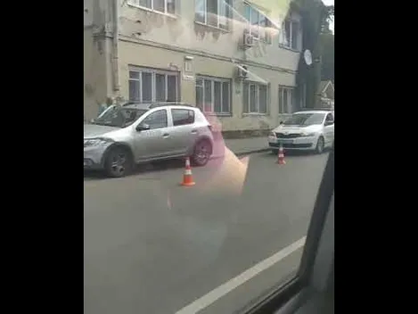 У Луцьку на Ковельській авто вилетіло на тротуар (відео)