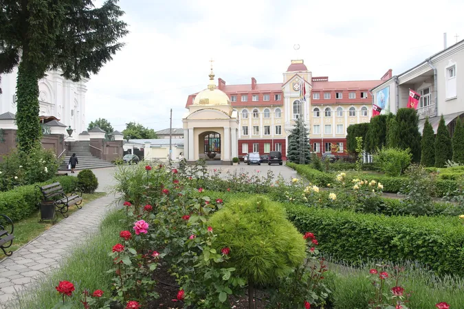 Казковий розарій розквітнув у луцькому соборі (фото)