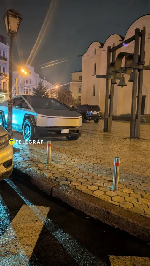 Бачили у Луцьку: кому належить єдина в Україні Tesla Cybertruck
