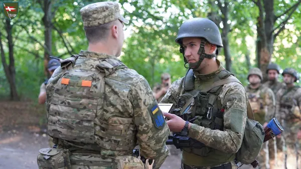 В День прапора бійцям 14 ОМБр вручили нагороди (фото)