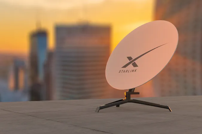 SpaceX отримала контракт від Пентагону на постачання Україні терміналів Starlink
