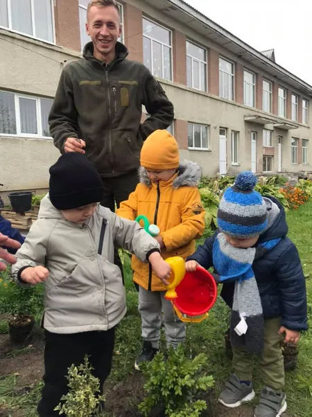 Маленькі волиняни озеленювали територію дитячого садочка (фото)