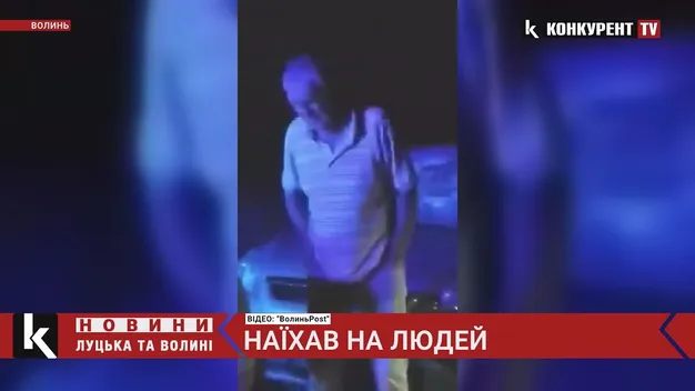 Під Луцьком п'яний таксист збив двох людей (відео)