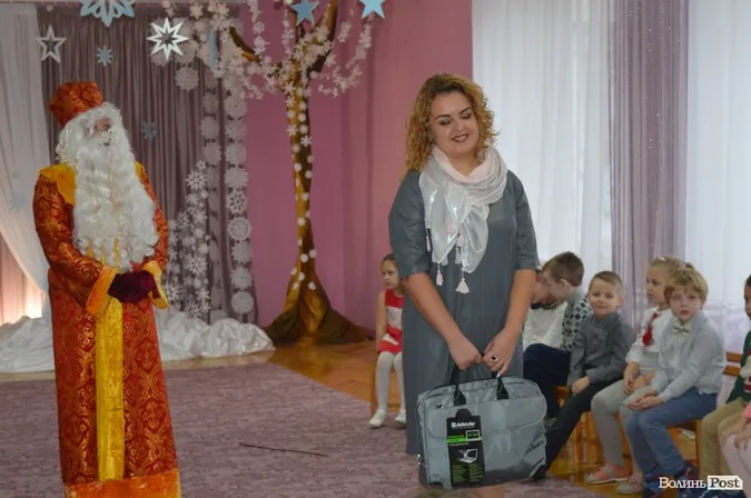 Маленьким лучанам подарунки роздавали два Миколаї (фото)
