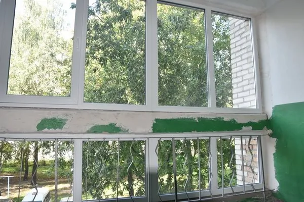 У Луцьку утеплюють під'їзди за вигідною програмою міськради (фото)