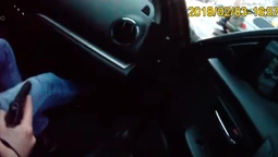 П'яний водій з пробитими колесами у Луцьку їздив при зброї (відео)