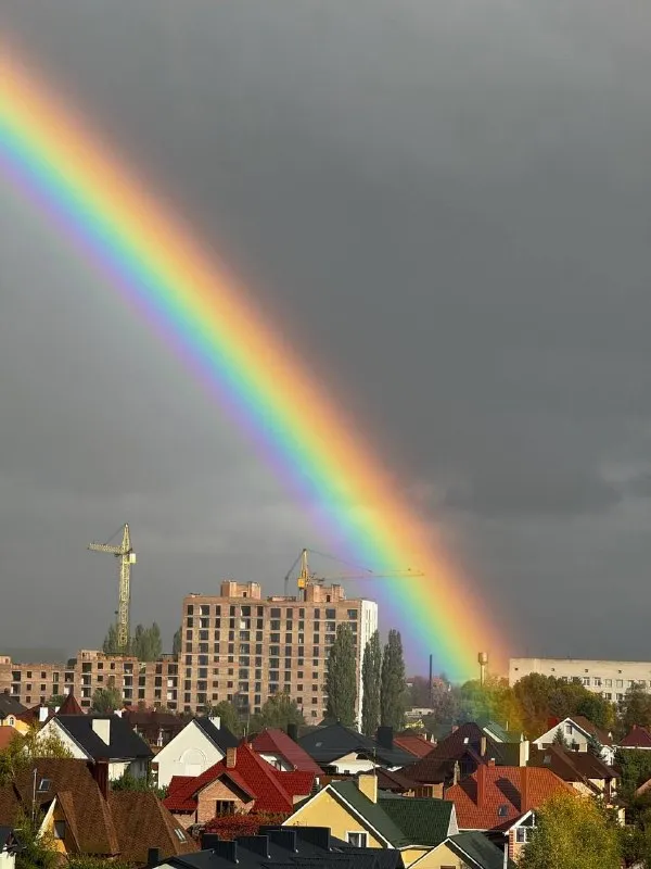 🌈У Луцьку після дощу виглянула аномальна веселка (фото)