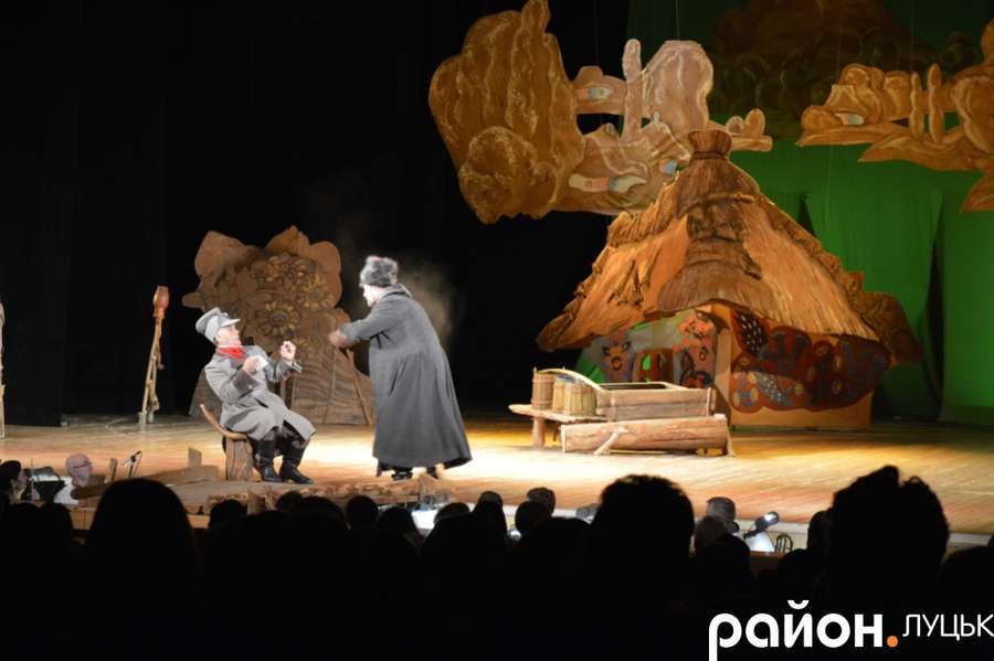 «Доступний театр для пенсіонерів»: лучани дивилися «Наталку Полтавку» (фото)