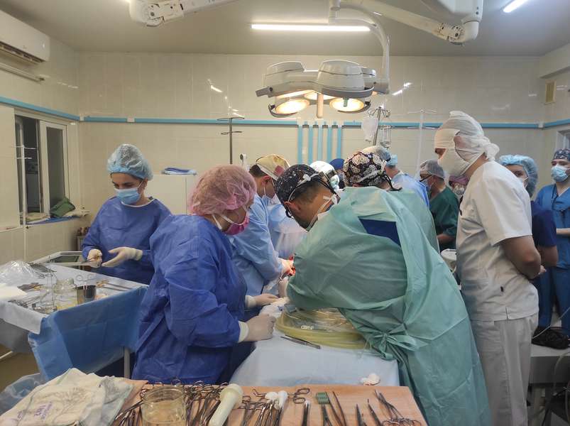 Серце, нирки, печінка: у Луцьку вперше вирізали з тіла 4 органи для пересадки (фото 18+, відео)