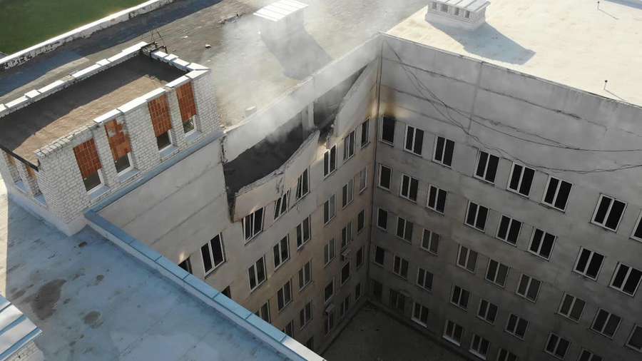 Вночі окупанти обстріляли медзаклад і будинок у Харкові, є потерпілі (фото, відео)