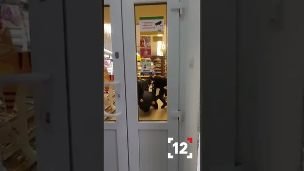 Неадекватів у луцькому магазині було двоє, – патрульна поліція (відео)