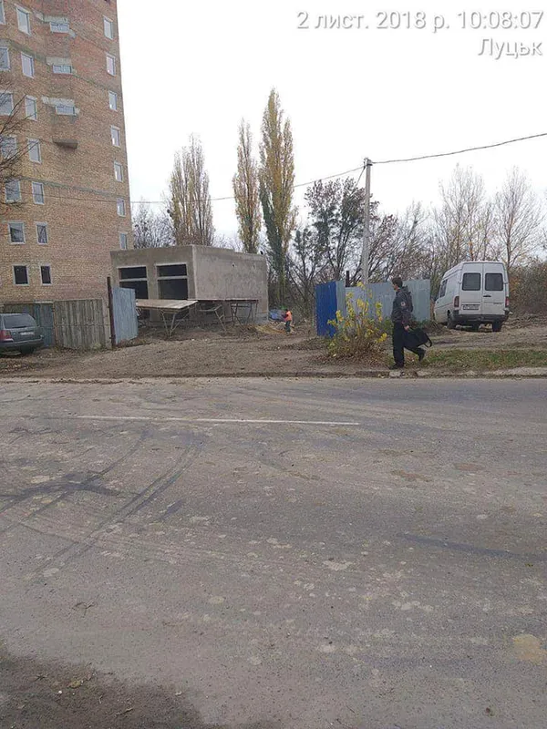 У Луцьку будівельників-нечупар покарали «брудною роботою» (фото)