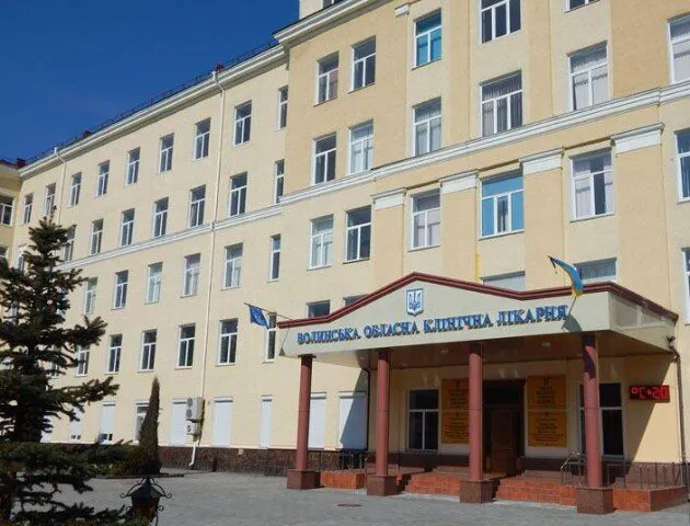 Луцькі медзаклади продовжать лікувати хворих на COVID-19
