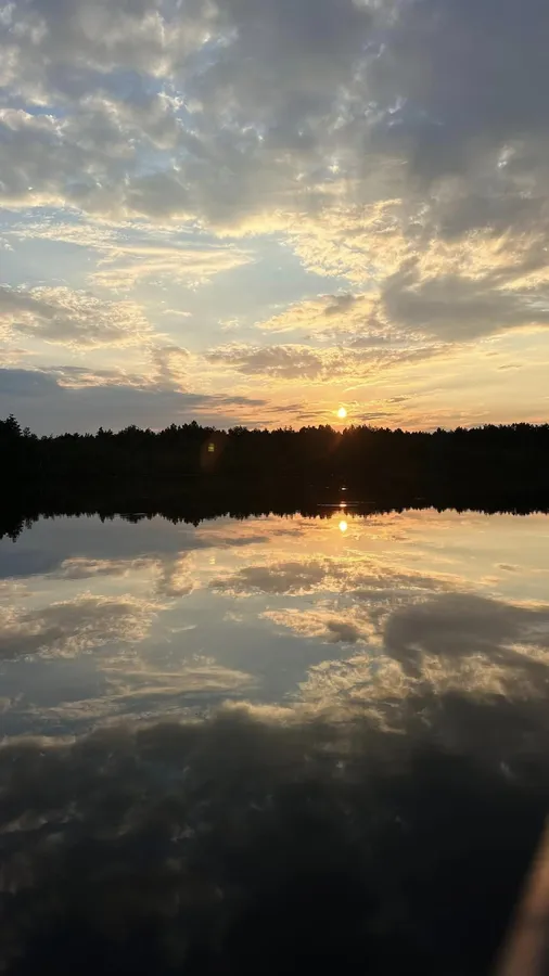 На Волині серед лісів заховалося неглибоке озеро з теплою водою (фото)