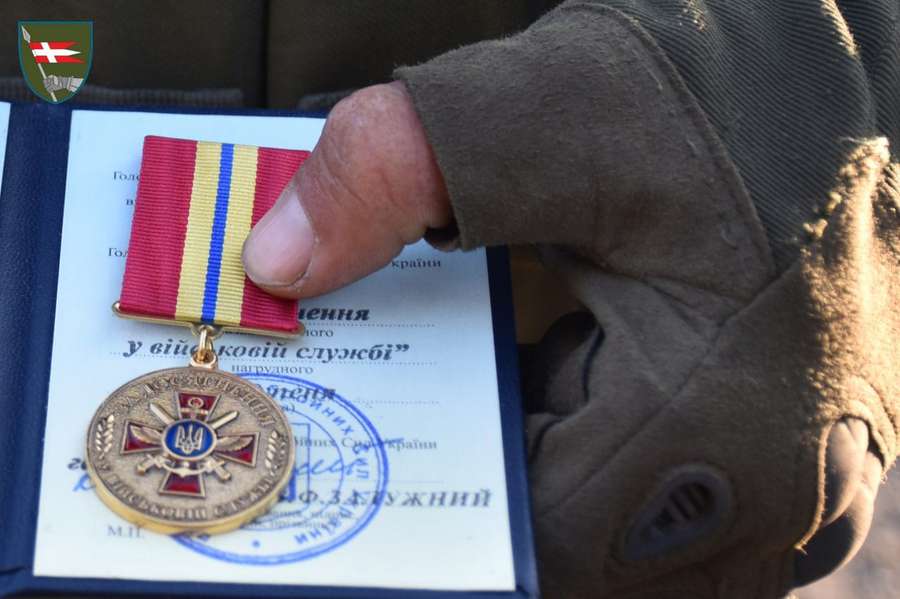 Волинських воїнів 14-ї ОМБр нагородили на передовій (фото)