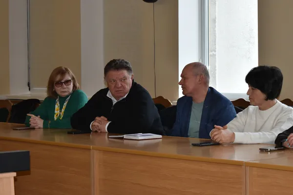 Надбавки, укриття, безплатне харчування: у Волинській ОДА обговорили розвиток освіти на 2026 рік (фото)