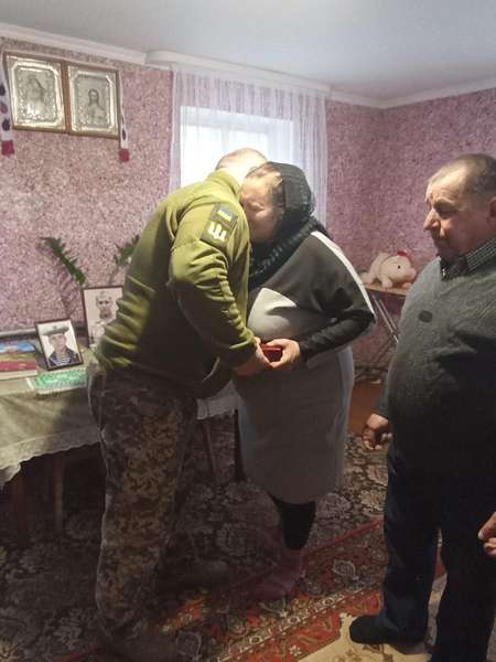 Батькам загиблого воїна з Луцького району передали його орден (фото)