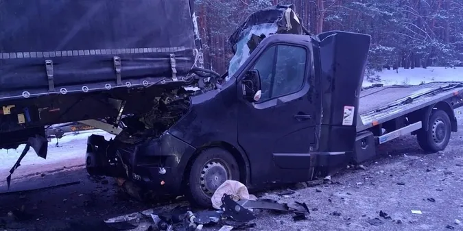 На Волині – смертельна ДТП: водій Renault Master зіткнувся з вантажівкою (відео, фото)