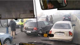 У Луцьку на шляхопроводі біля "Там-Таму" – аварія: утворився затор (фото, оновлено)