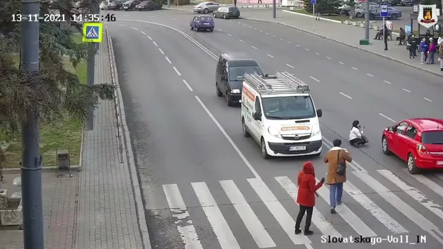 У центрі Луцька автомобілістка збила жінку: подробиці (відео)