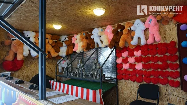 У центрі Луцька відкрили ковзанку (фото)