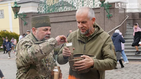 Волонтери привезли у Луцьк вогонь єдності (фото)