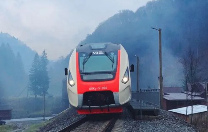 УЗ збільшує кількість днів курсування додаткових поїздів між Львовом, горами та Чернівцями
