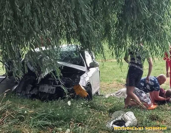 Під Луцьком у ДТП загинуло троє людей, серед них – маленька дівчинка (відео)