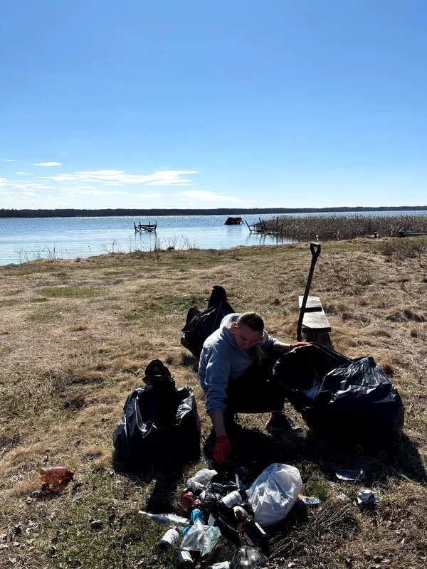 На Волині б'ють на сполох через гори  сміття на берегах озера (фото)