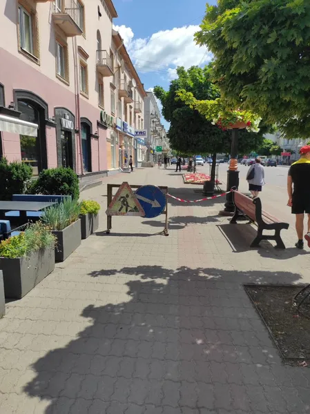 На проспекті Волі в Луцьку почали ремонтувати балкони (фото)