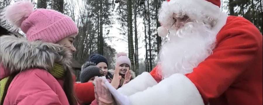 Як під Луцьком обживається Санта і його помічники ельфи (фото, відео)