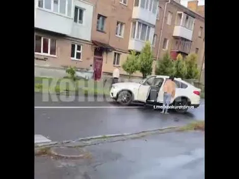 У Луцьку – аварія біля історичного: одного з водіїв забрала «швидка» (відео)