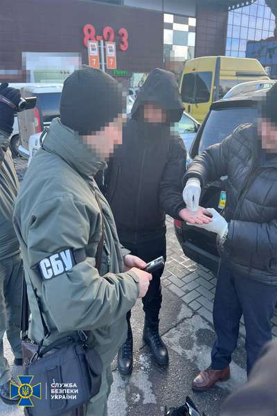 У Луцьку зловили посадовців-хабарників держслужби з безпеки на транспорті (фото, відео)