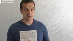 Росіянин засудив путіна і «руський мір» та спалив військовий квиток (відео)