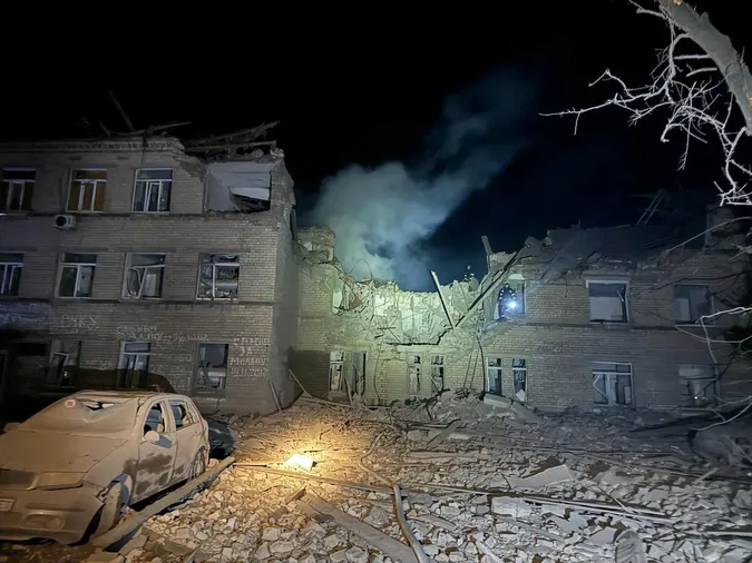 Росіяни двічі вдарили по цивільних об'єктах на Донеччині: є жертви