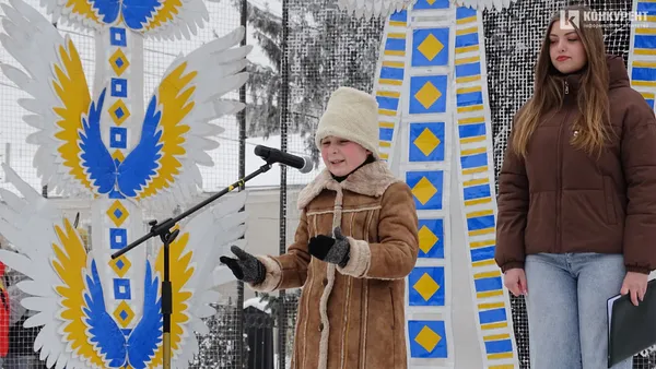 День Соборності у Луцьку: люди утворили ланцюг єдності (фото)
