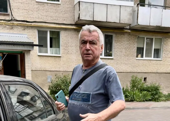 У Луцьку в дворі багатоповерхівки водії посварилися через парковку (відео)