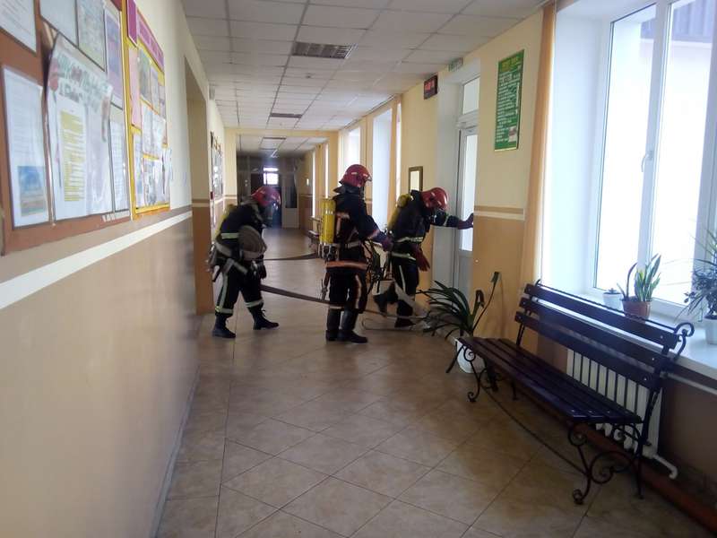 У Шацьку «гасили» пожежу у школі (фото)