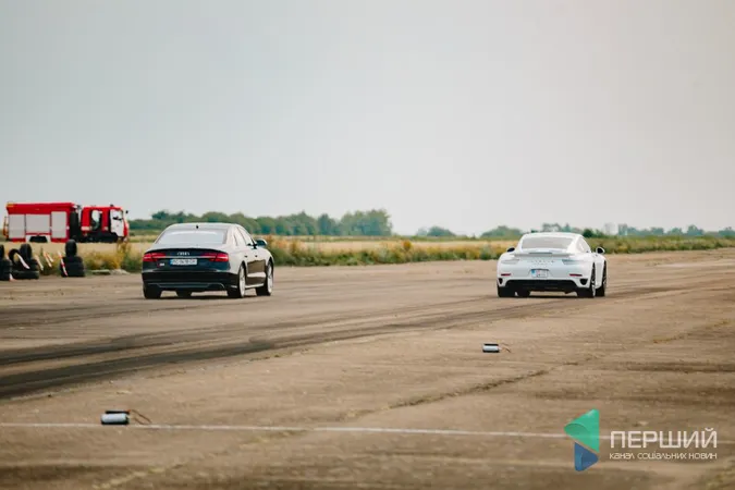 Драйв та адреналін: під Луцьком змагалися спортивні авто (фото)