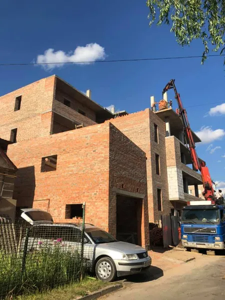 Незаконне будівництво на проспекті Відродження в Луцьку хочуть знести
