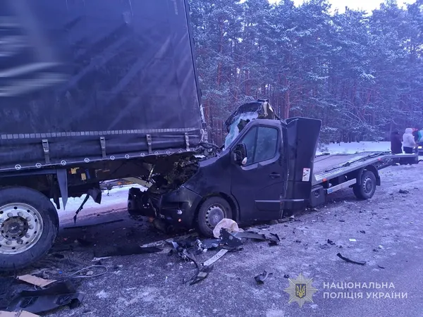 На Волині – смертельна ДТП: водій Renault Master зіткнувся з вантажівкою (відео, фото)