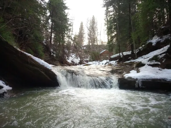 Де в Карпатах є маловідоме село з мальовничими водоспадами