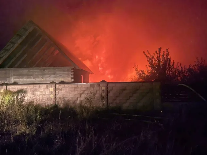 Під Луцьком вночі сталася серйозна пожежа (фото)