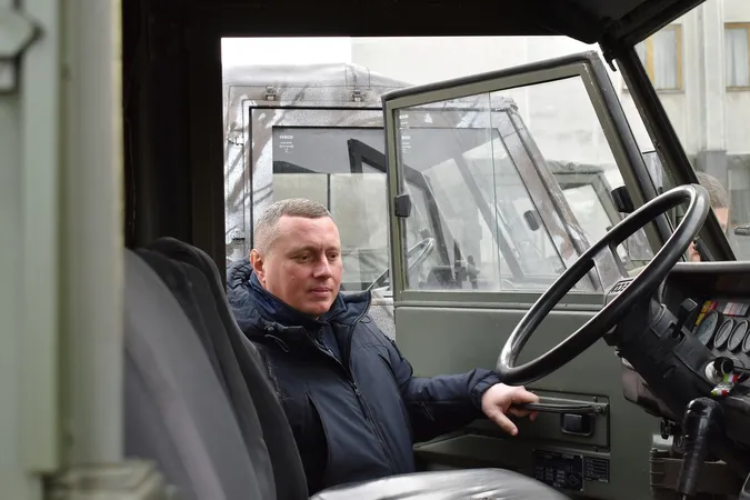 У Луцьку військовим передали всюдиходи Iveco (фото)