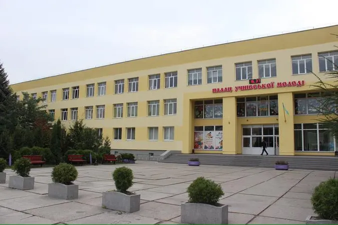 Відомого лікаря виселяють з Палацу учнівської молоді Луцька 