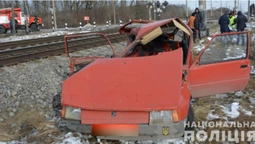 На Волині автомобіль зіткнувся з потягом: постраждали четверо людей (фото)