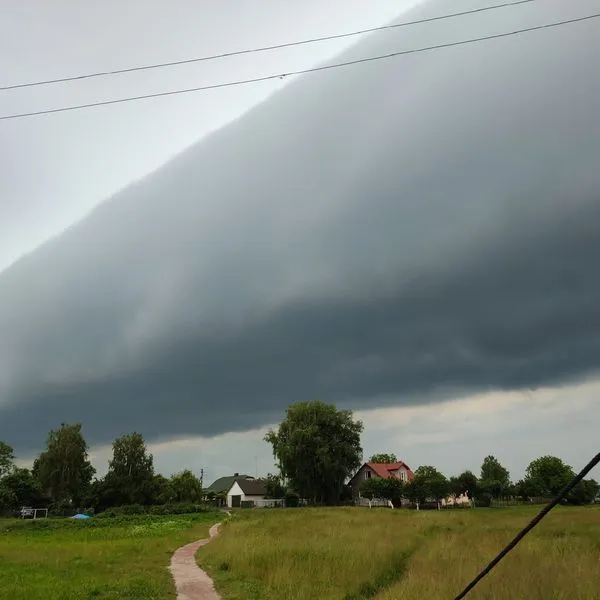 Перед грозою: страшно красиве небо над Волинню (фото)