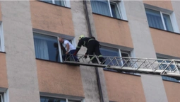 У Володимирі "рятували" людину із задимленого готелю (фото)